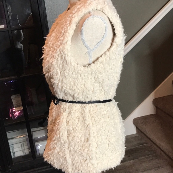 NWOT H&M Sherpa fuzzy cream vest with belt size Small - Picture 4 of 6